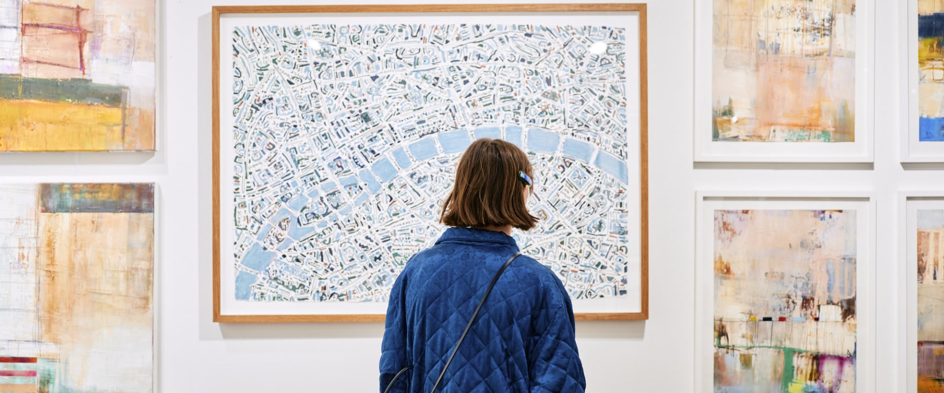 Discovering the Artistic Gems of New York: A Guide to Finding the Best Exhibitions at Art Galleries